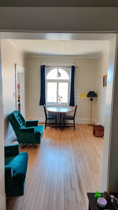 Top-Floor 1-Bedroom Sublet in Osborne Village – Available