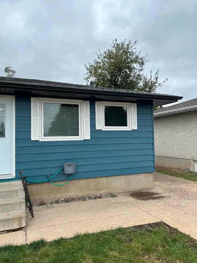 Eavestrough,siding,soffit and fascia in Lawn, Tree Maintenance & Eavestrough in Medicine Hat - Image 7