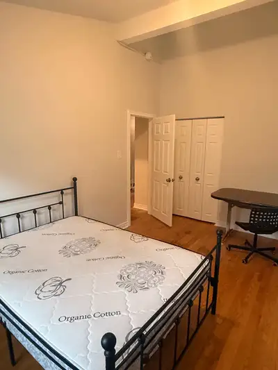 Room available from September for a 1y lease Walking distance to UW and 15mins by bus to WLU 1min wa...