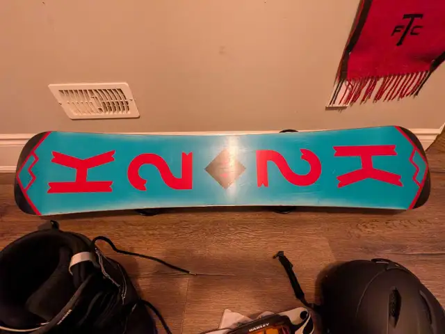 Snowboard and accessories in Snowboard in Mississauga / Peel Region - Image 3