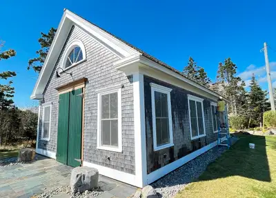 Hiring painter helpers/trainees, professional painters. for interior/exterior work. we will guide an...