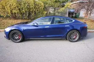 Nouveau prix réduit ; 19,500 $- negotiable (english below) 181,000 km, nouvelle batterie reconstruit...