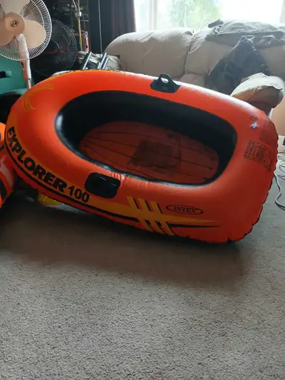 Get ready for some fun in the sun with this Intex Explorer 100 boat! This used one-person inflatable...