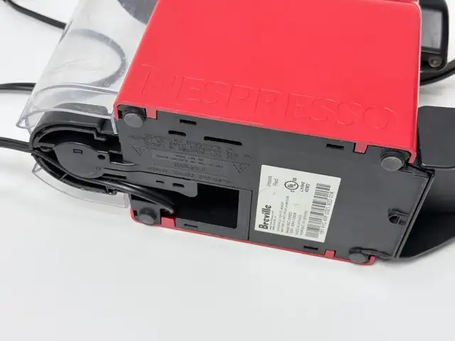 Breville Nespresso Inissia Red Original Espresso Machine in Coffee Makers in Ottawa - Image 4