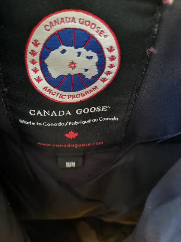 Canada Goose Coat in Women's - Tops & Outerwear in City of Toronto - Image 3
