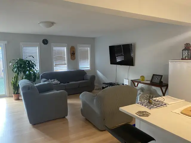 RENT A ROOM A FEMALE in Long Term Rentals in Kitchener / Waterloo - Image 9