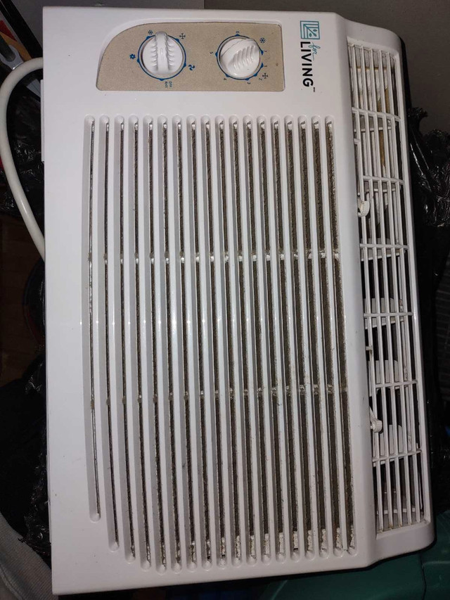 For Living Manual Window Air Conditioner/AC, 5,000-BTU, White dans Congélateurs  à Ville de Montréal - Image 2
