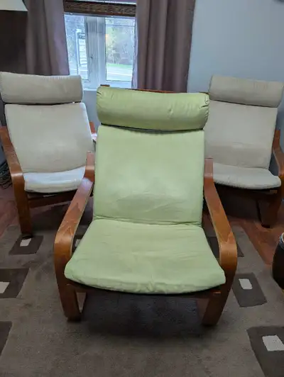 Chaise Ikea Poang La verte est disponible, les beiges sont déjà vendues 40$