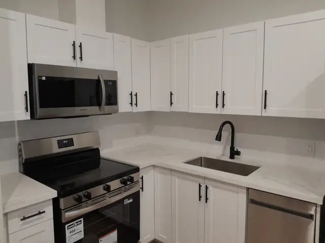 room rental and studio in Room Rentals & Roommates in Owen Sound - Image 3