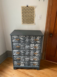 Commode - chest of drawers 