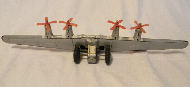 ANTIQUE TIN LITHO FRICTION TOY AIRPLANE WINGS MISSING FUSELAGE in Arts & Collectibles in Saint John - Image 3