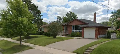 2 Bedrooms Available in 3 Bed 2 Bathroom house