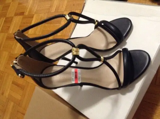 Le chateau shoes size 6 and 7 in Women's - Shoes in Oakville / Halton Region - Image 5