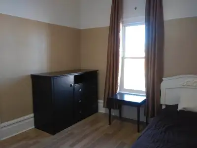 Smiths Falls room for rent immediately