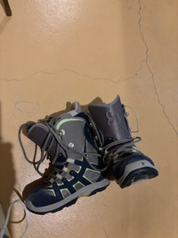 Size 6.5 Women's Burton Moto Snowboard boots