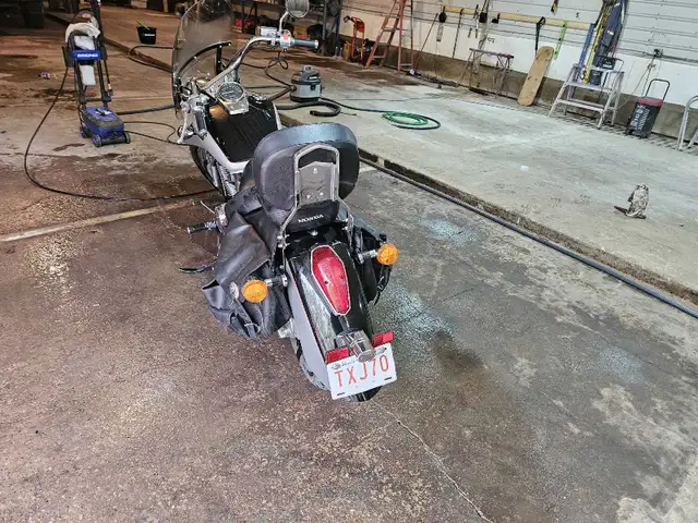 2004 honda shadow 750 in Other in Edmonton - Image 5