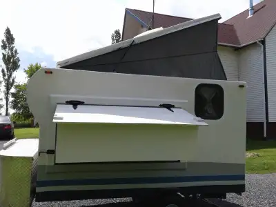 Artisanal, insulated, fiberglass mini trailer. Power supply 110 v and 12v option, converter ad batte...