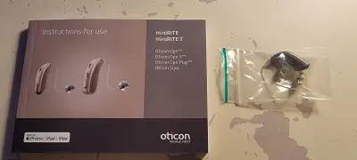 Hardly use Oticon Model Siya 2 Minirite, comes with carry case, 5 packs of battery plus 2 packs of e...