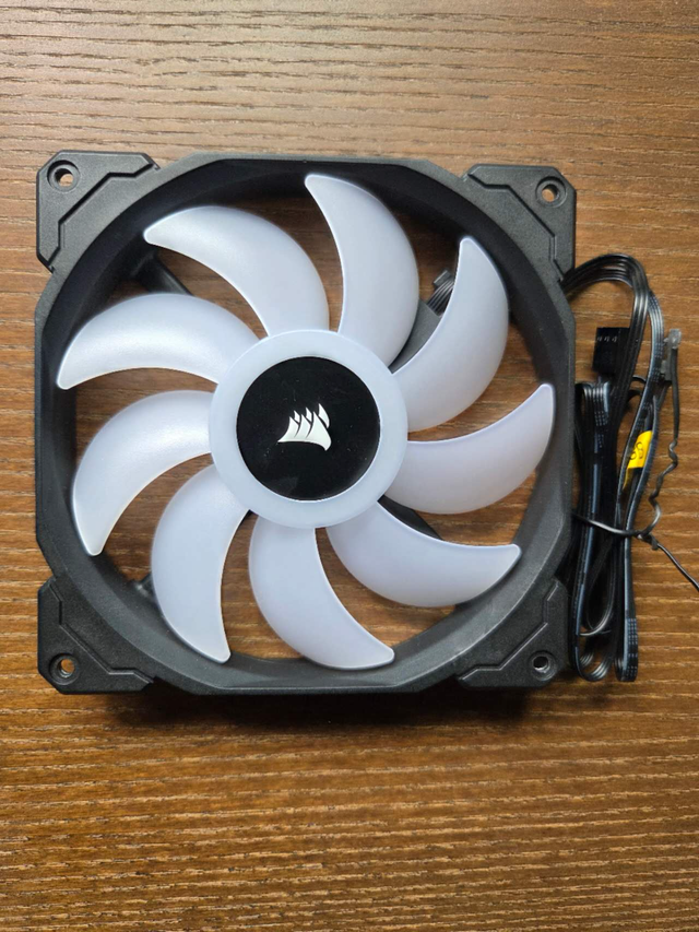 Corsair iCUE SP140 RGB Pro Performance Fan in System Components in Markham / York Region - Image 3