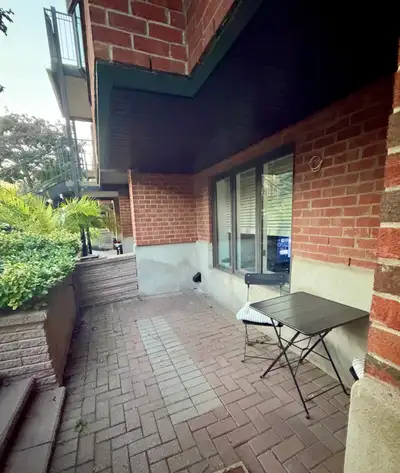 Coup de cœur à Angus – rez-de-jardin lumineux avec 2 terrasses privées ! Parfait pour le télétravail...