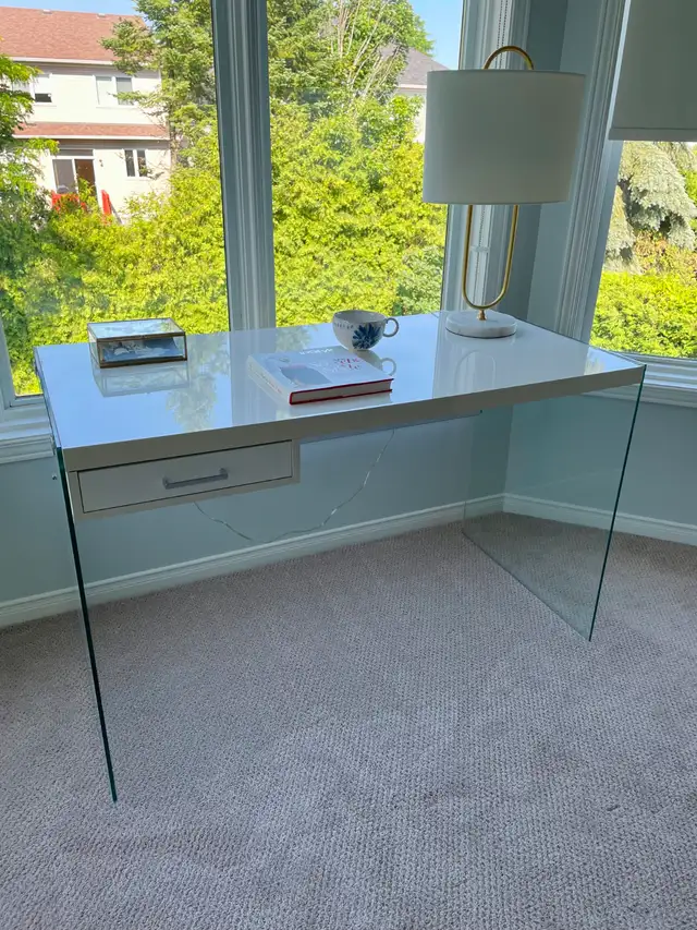 Glass Desk in White in Desks in Ottawa - Image 2