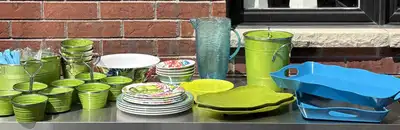 Ensemble d’assiettes et d’accessoires pour l’extérieur , View more