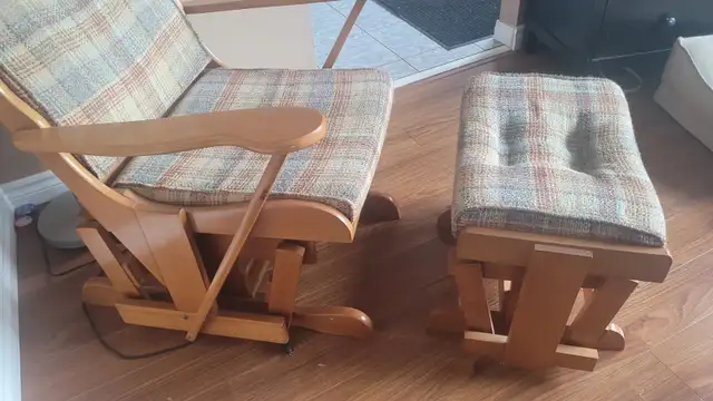 wooden rocking chair and rocking foot stool in Chairs & Recliners in Ottawa - Image 3
