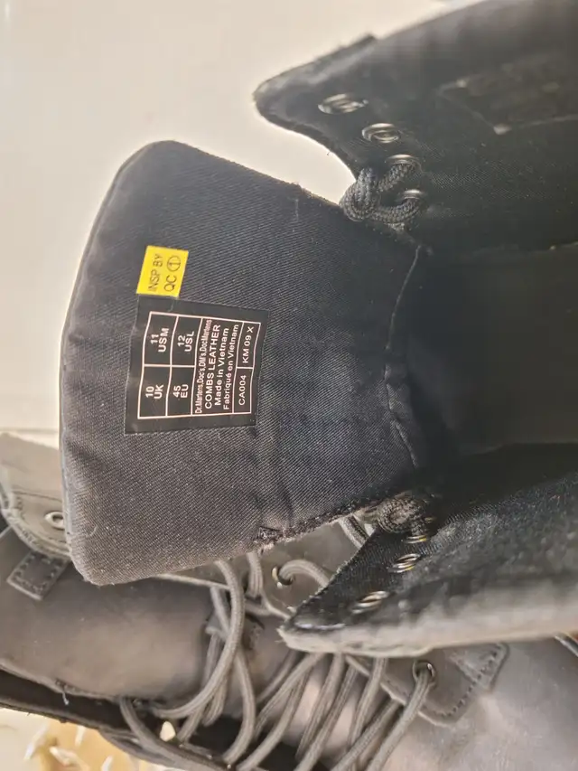 Dr Martens shoes in Men's Shoes in Oshawa / Durham Region - Image 6