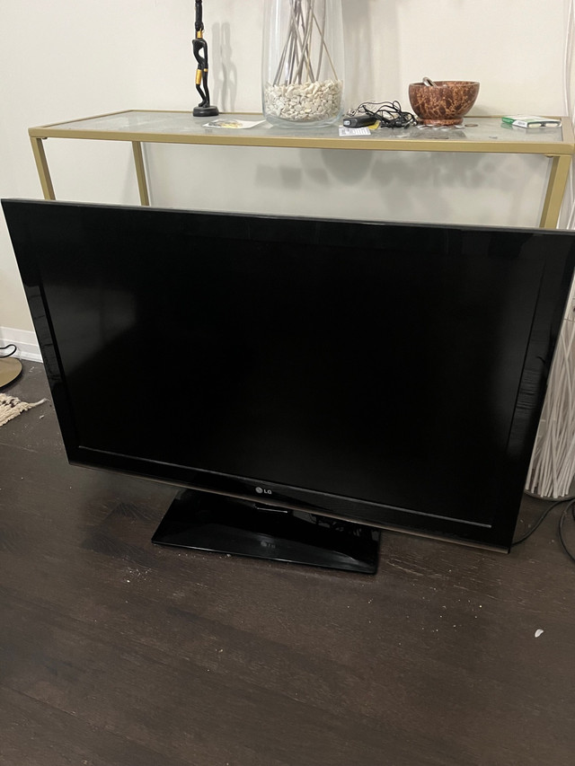 Flatscreen LG Tv for Sale! Discount!  in General Electronics in City of Toronto