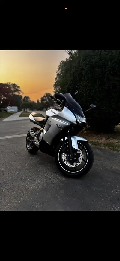 I’d like to trade for a super moto preferably a Suzuki DRZ 400sm Or any Japanese bike that’s set up...