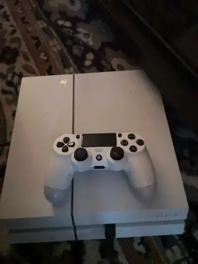 Comes with controller , HDMI chord, charging cable and need for speed game hot pursuit and GTA 5 bra...