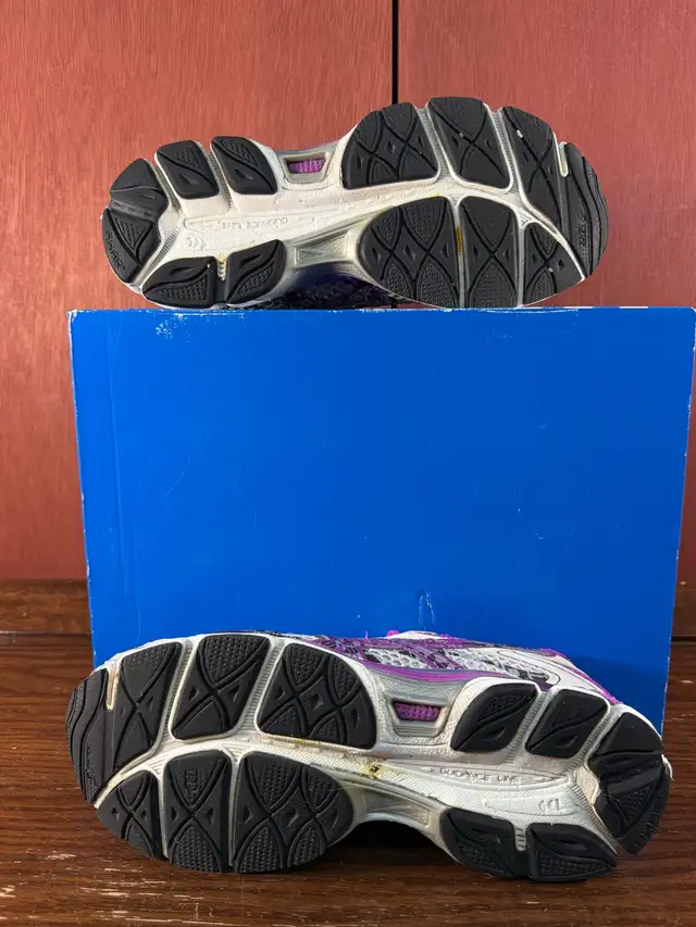 Asics Gel Cumulus 16 Women's Sneakers Lighting Purple Size 9,5 in Women's - Shoes in Calgary - Image 4