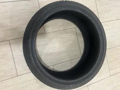 Viking contact 7 continental tire single tire In great condition 235-35-19