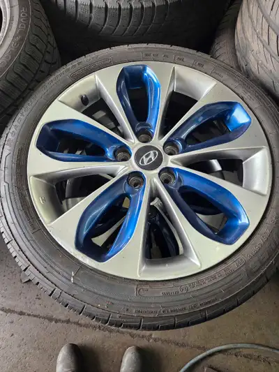 225/45R18 Original Hyundai rims with almost brand new all season tires Fits all Hyundai sedan models...