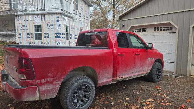 2010 ram 1500 in Cars & Trucks in Oakville / Halton Region - Image 2