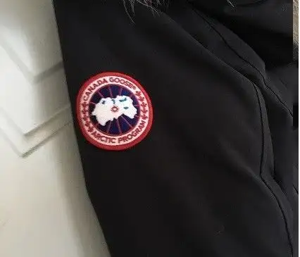 Authentic - Women Canada Gooses Kensington Parka Jacket in Women's - Tops & Outerwear in City of Toronto - Image 4