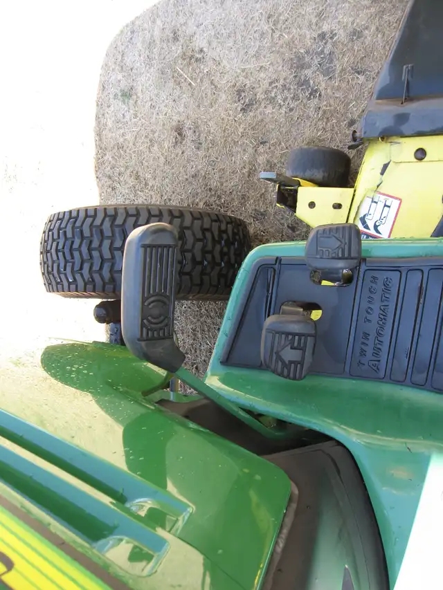 John Deere lawn/Garden tractor for sale in Lawnmowers & Leaf Blowers in Belleville - Image 8