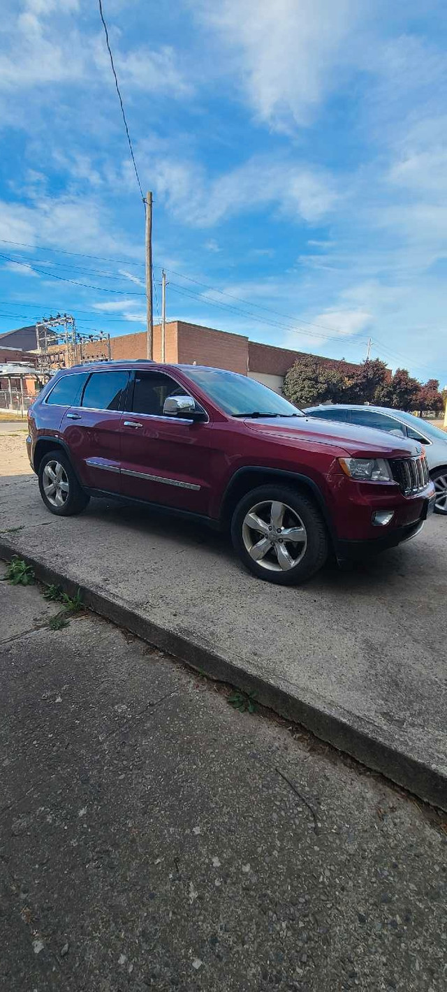 2012 jeep grand cherokee 5.7 overland in Cars & Trucks in London