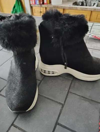 winter boots, View more