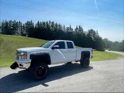 2015 Chevrolet Silverado 5.3 4x4 works well 6 inch lift on 35s Runs beautifully Solid frame Needs fr...