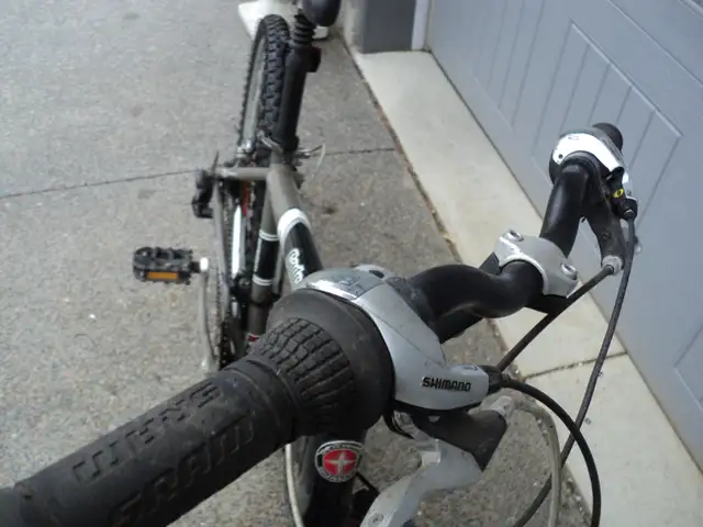 Schwinn Bike 606 Alum. Frame 21 Speed 26" Frame NICE! CALLS ONLY63234779574273123