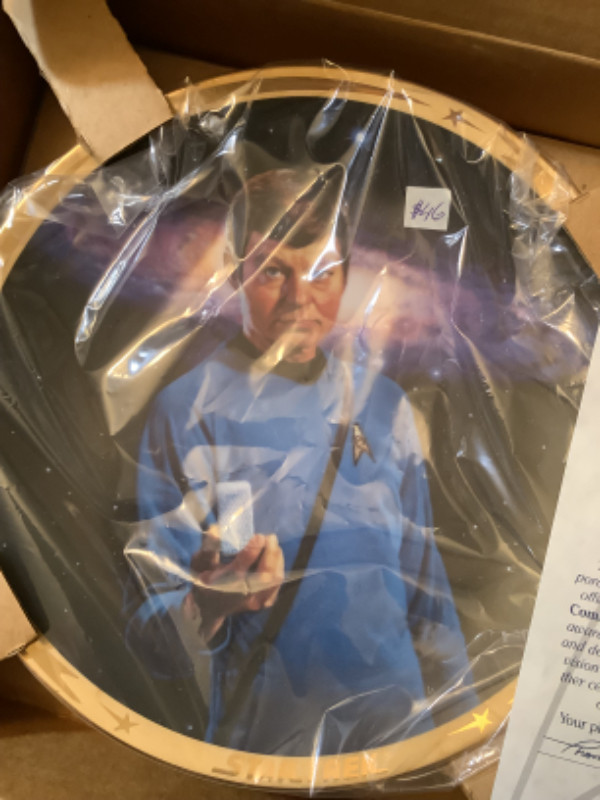 Star Trek 25th Anniversary McCoy Collector Plate New in Arts & Collectibles in Kitchener / Waterloo