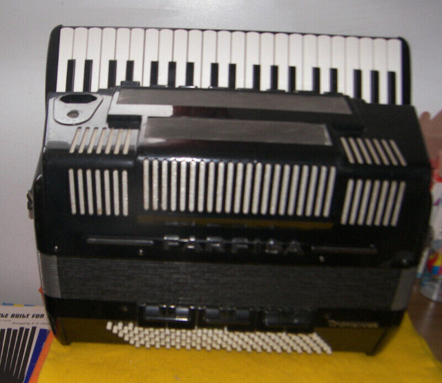 Accordion FARFISA TRANSIVOX - ( Heavy Machine) in Arts & Collectibles in Edmonton