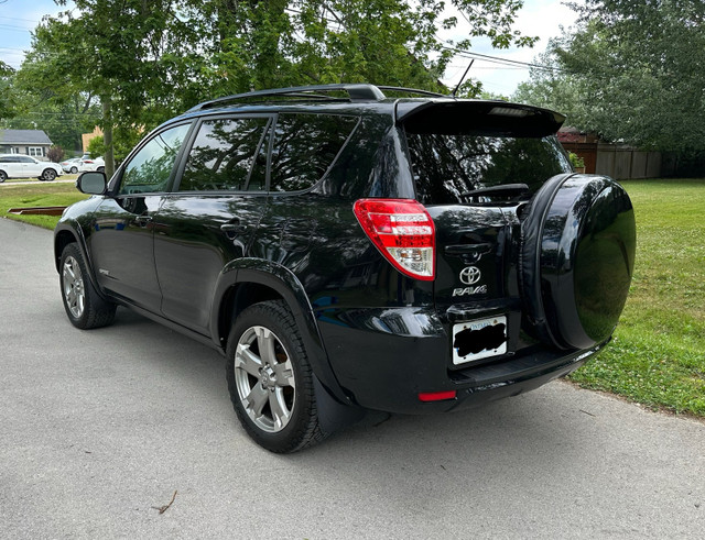 2011 Toyota Rav4 Sport, 4WD, Leather w/ Heated Seats, Sunroof! in Cars & Trucks in St. Catharines - Image 4