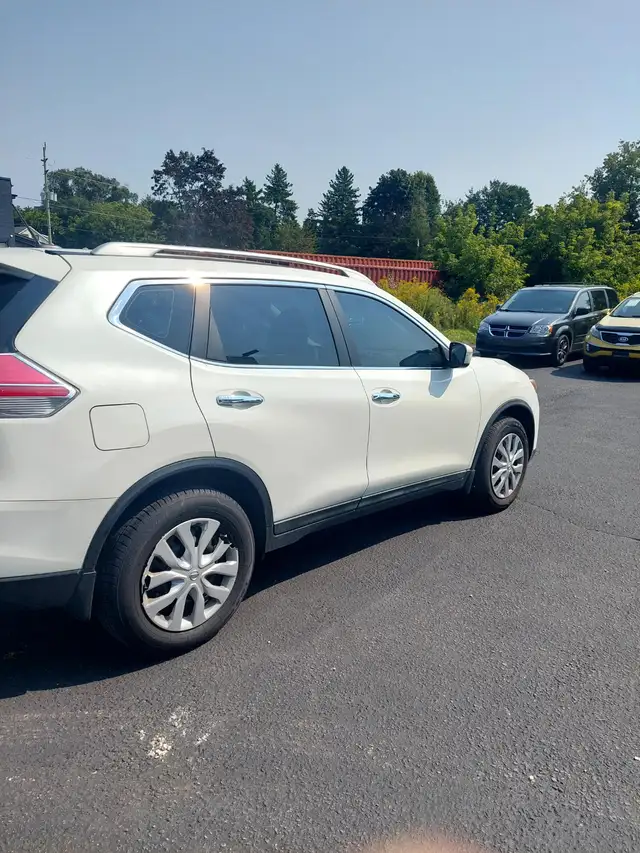 2015 Nissan Rogue S – Reliable SUV with Backup Camera62854389624963123