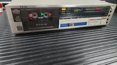 TEAC V-707RX Stereo Cassette Deck (1983) PARTS /REPAIR AS IS Unit plays well on forward play , missi...