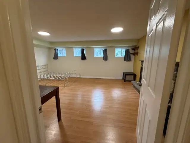 Spacious Pleasantview Community Semi-Basement - Move-In Ready in Long Term Rentals in City of Toronto - Image 4