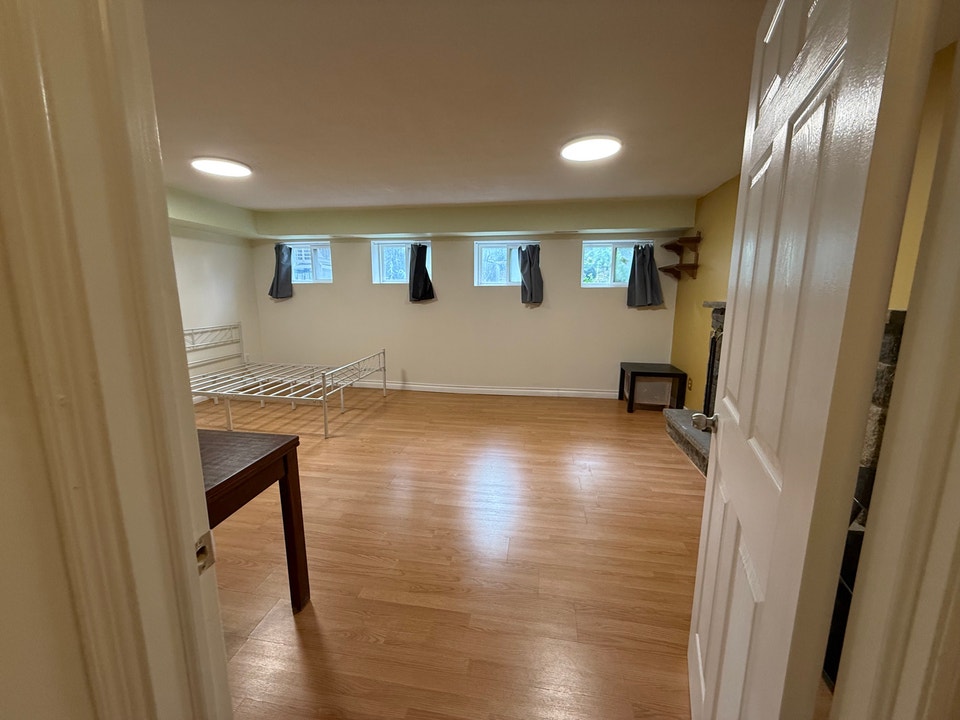 Spacious Pleasantview Community Semi-Basement - Move-In Ready 3
