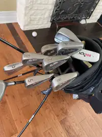 Man’s Righ Hand Golf set with Standing Golf Bag