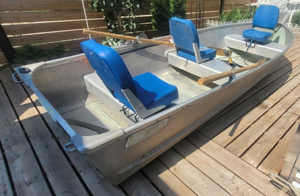 12 ' ALUMINUM BOAT W OUTBOARD MOTOR, TROLLING MOTOR & TRUCK RACK ...